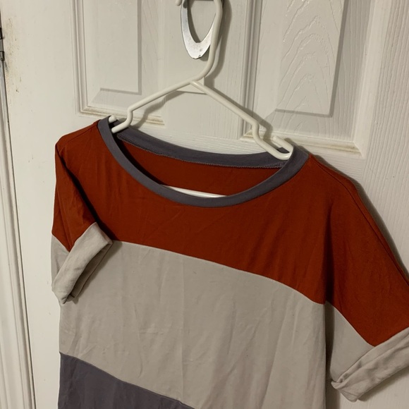 SHEIN Block Coloured T-Shirt - Picture 4 of 5